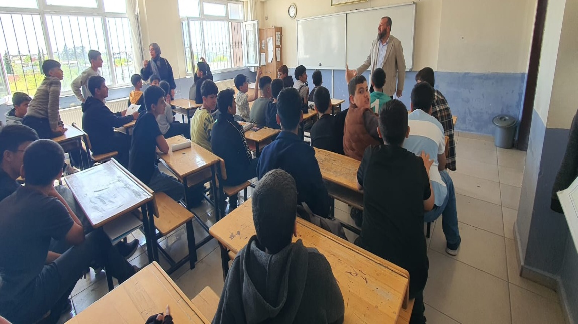 Okulumuz 8. Sınıf Öğrencilerine Yönelik Meslek Tanıtım Seminerlerine Devam Ediyoruz