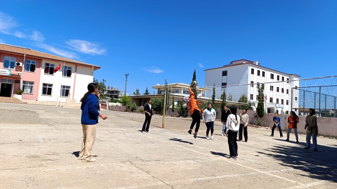 23 Nisan Etkinlikleri Kapsamında Öğrencilerimiz FSM İHO ile Voleybol Maçı Yaptı